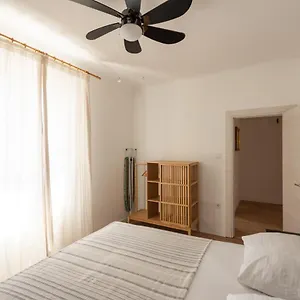 Apartment With Private Parking Free, Pula